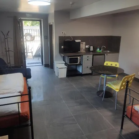 Monteurunterkunft - Hotel-pension Schlafpunkt In 아파트 졸링겐