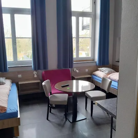 Monteurunterkunft - Hotel-pension Schlafpunkt In 아파트 *