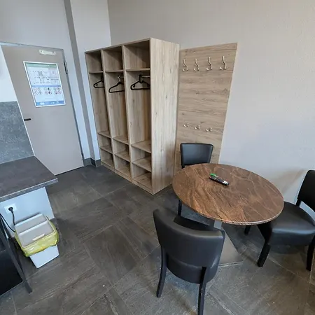 Monteurunterkunft - Hotel-pension Schlafpunkt In Lejlighed Solingen