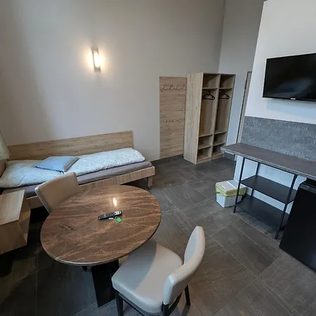 Monteurunterkunft - Hotel-pension Schlafpunkt In *