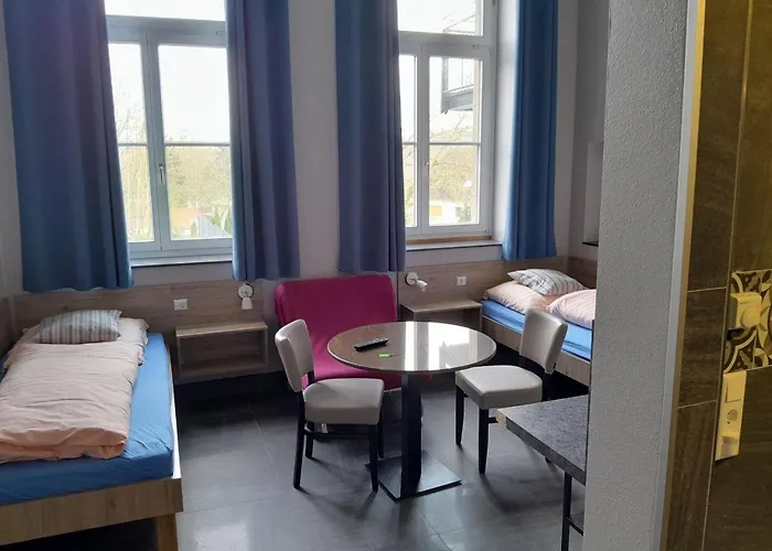 Monteurunterkunft - Hotel-pension Schlafpunkt In 아파트 *