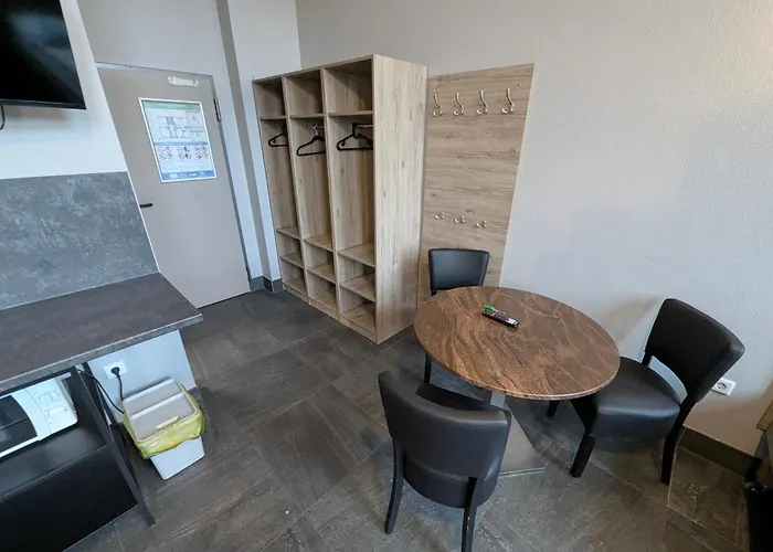 Monteurunterkunft - Hotel-pension Schlafpunkt In Lejlighed Solingen