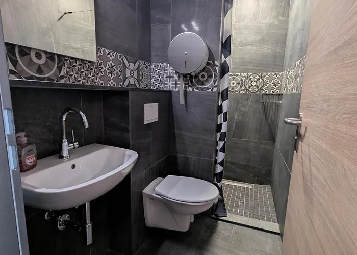 Monteurunterkunft - Hotel-pension Schlafpunkt In * Solingen